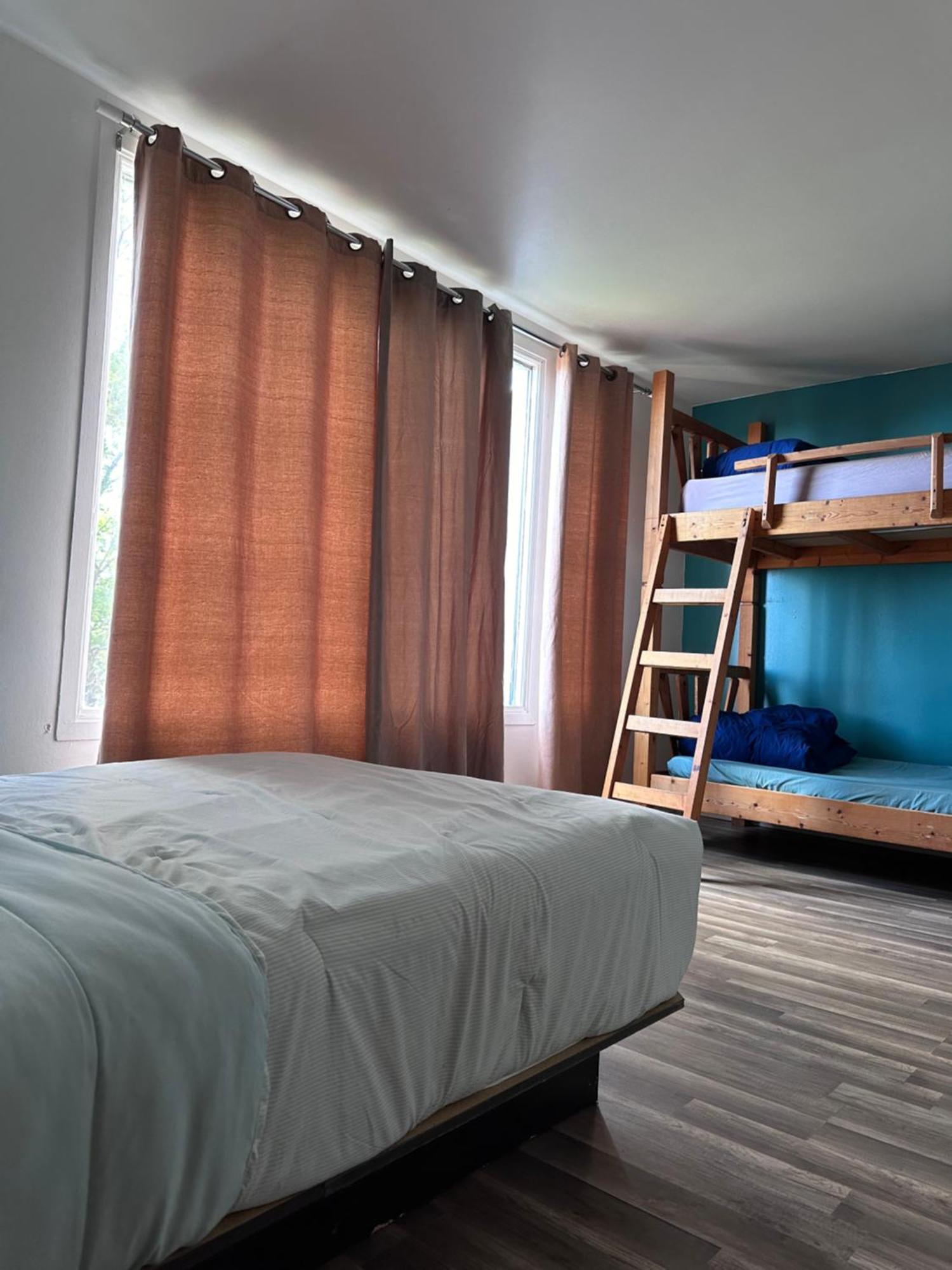 Le Carabobo Auberge Forillon Gaspé Exteriér fotografie